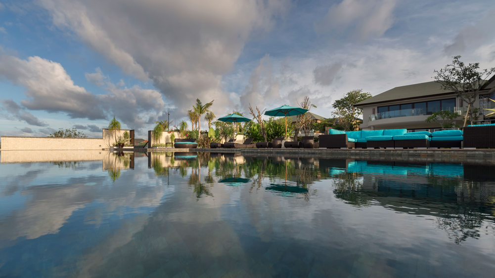 Pandawa Cliff Estate - The Pala - Cloud shadow over pool